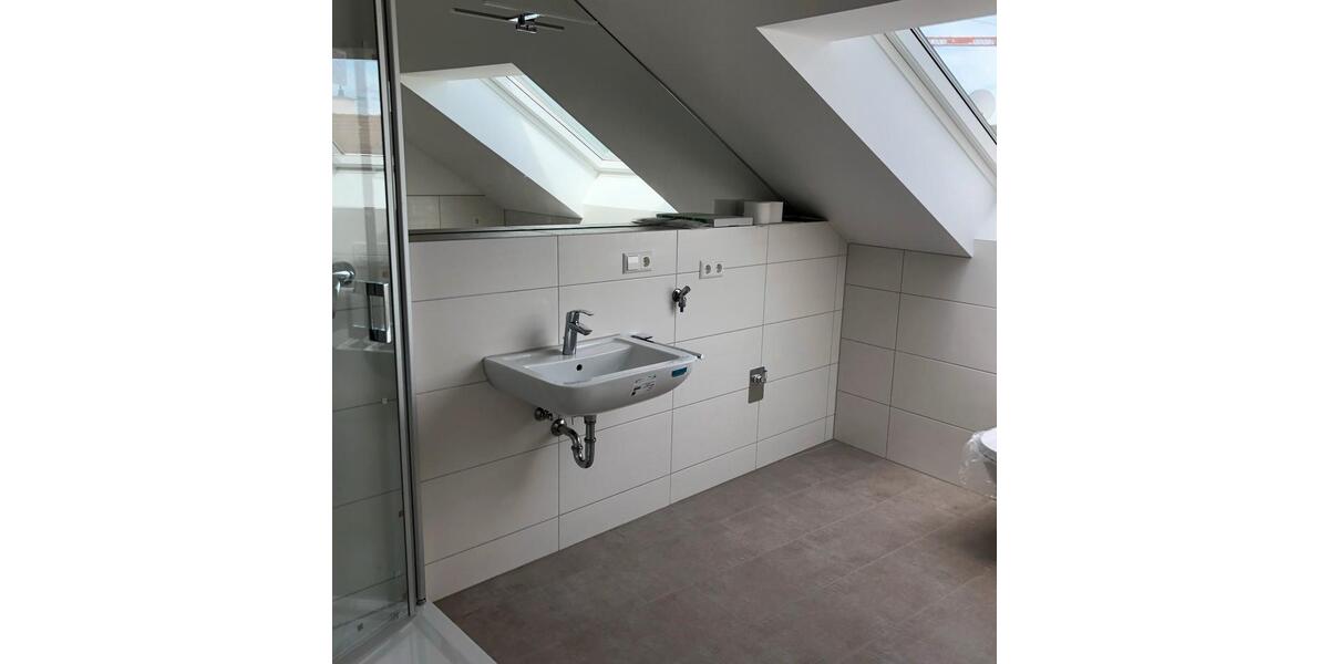 Dachgeschoßwohnung Bruchsal - 2.5 Zimmer, 72 m&sup2;, 1.200&euro; | Angebot:26326693