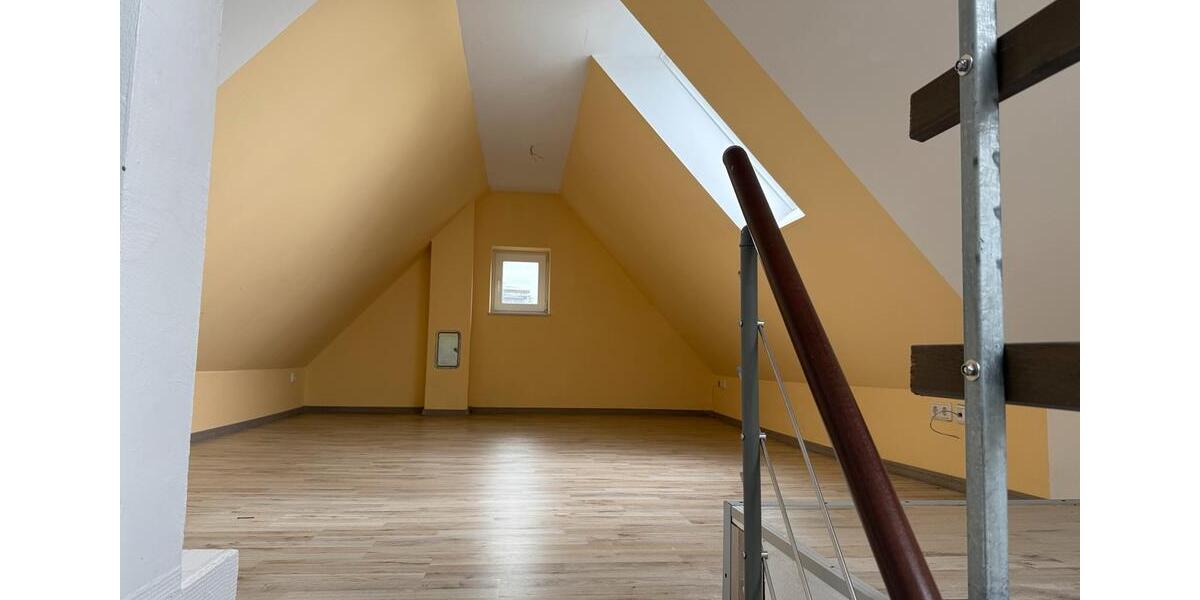 Dachgeschoßwohnung Schortens - 3 Zimmer, 98 m&sup2;, 860&euro; | Angebot:26610293