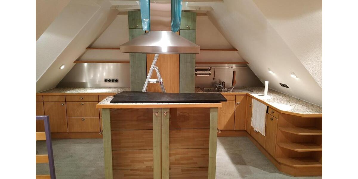 Hochwertiges PENTHOUSE mit 40 qm Süd-Dach-Terrasse, Einbau-Küche und -Schänken, Parkett 2.5 zimmer