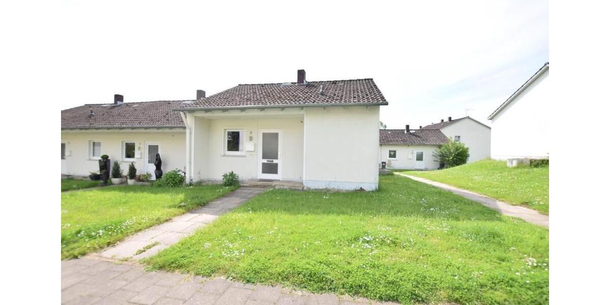 **Erdgeschosswohnung mit schöner EINBAUKÜCHE****FRISCH RENOVIERT und EINZUGSBEREIT* 3 zimmer