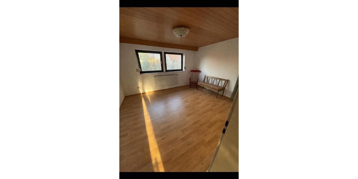 Etagenwohnung Waldsassen - 4 Zimmer, 100 m&sup2;, 1.000&euro; | Angebot:25516193