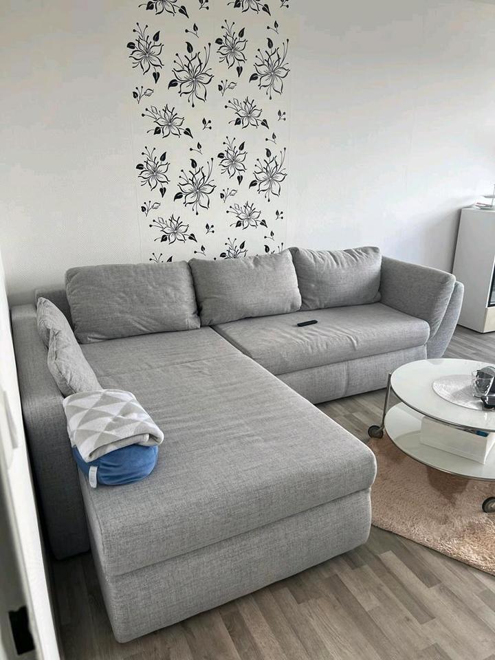 Möblierte 2-Zimmer-Wohnung mit Balkon und Aufzug zimmer