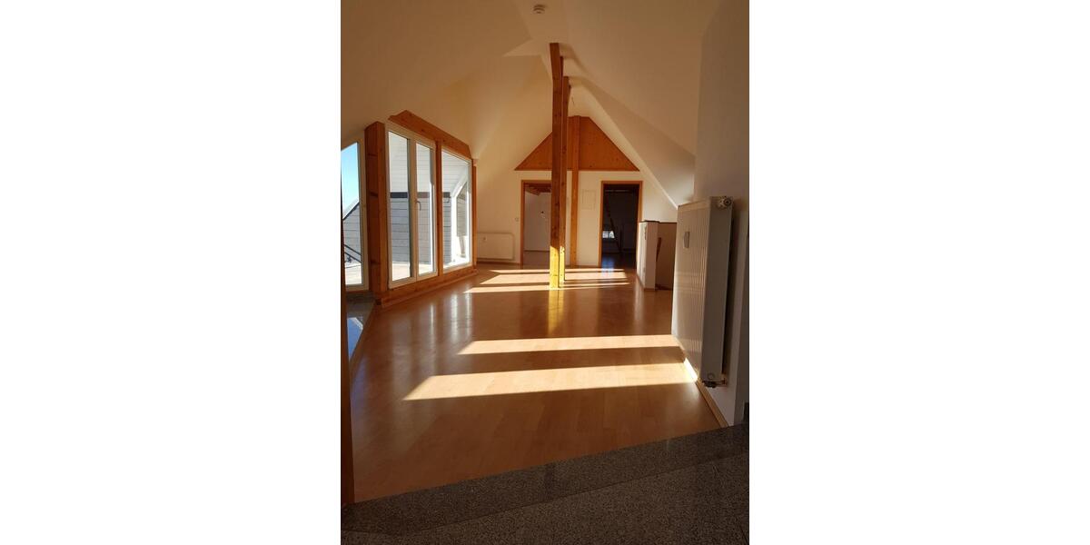 Dachgeschoßwohnung Hohenstein-Ernstthal Ernstthal - 3 Zimmer, 85 m&sup2;, 595&euro; | Angebot:25255010