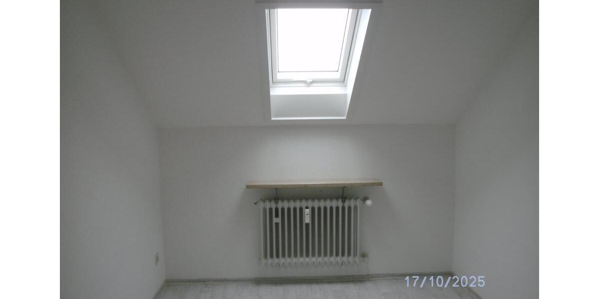 Dachgeschoßwohnung Alteglofsheim - 4 Zimmer, 87 m&sup2;, 620&euro; | Angebot:24818510