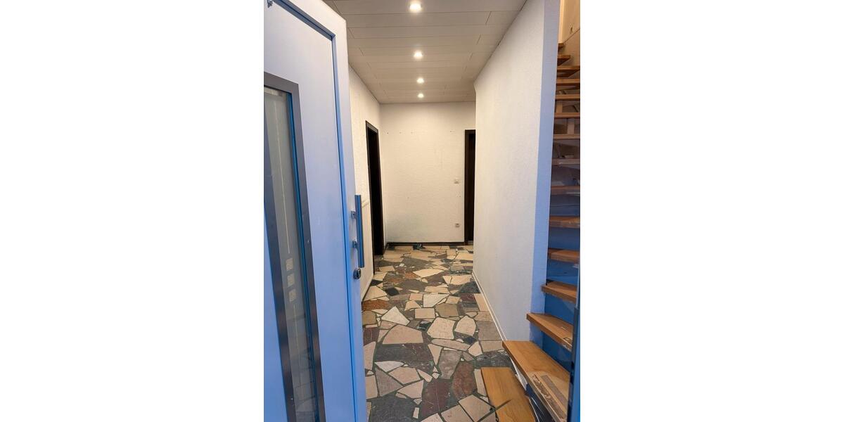 Einfamilienhaus mit 2 Ebenen zur Vermieten (Wohnung )stockheim 6 zimmer