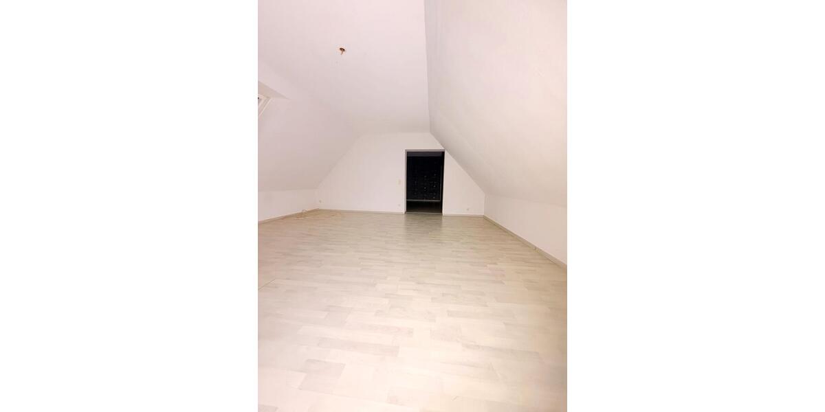 Etagenwohnung Garbsen Berenbostel - 4 Zimmer, 96 m&sup2;, 1.200&euro; | Angebot:24854492