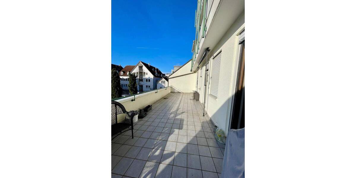 Einladende 3-Zimmer-Wohnung mit großem Balkon und offener Küche in gepflegtem Umfeld 3 zimmer