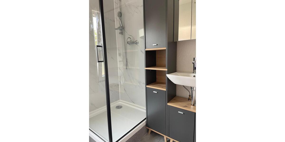 1 Zimmer in 3 er WG frisch renoviert 1 zimmer