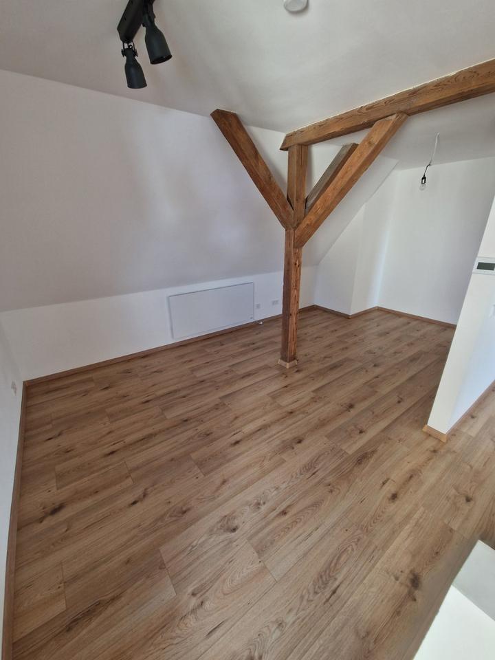 Moderne helle 2,5 Zimmer Maisonette Wohnung