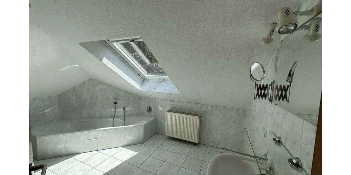 Etagenwohnung Kassel Bad Wilhelmshöhe - 3 Zimmer, 106 m&sup2;, 1.100&euro; | Angebot:26825326
