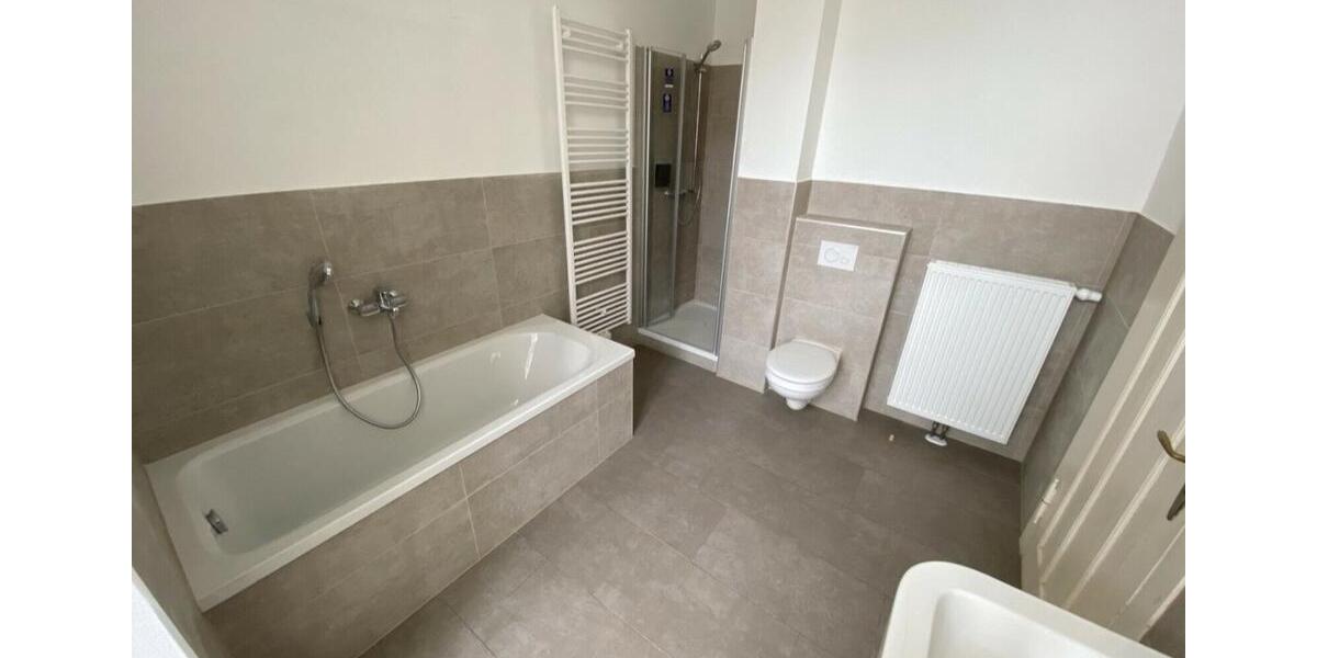 Hochparterre Apolda - 4 Zimmer, 160 m&sup2;, 1.450&euro; | Angebot:26026073