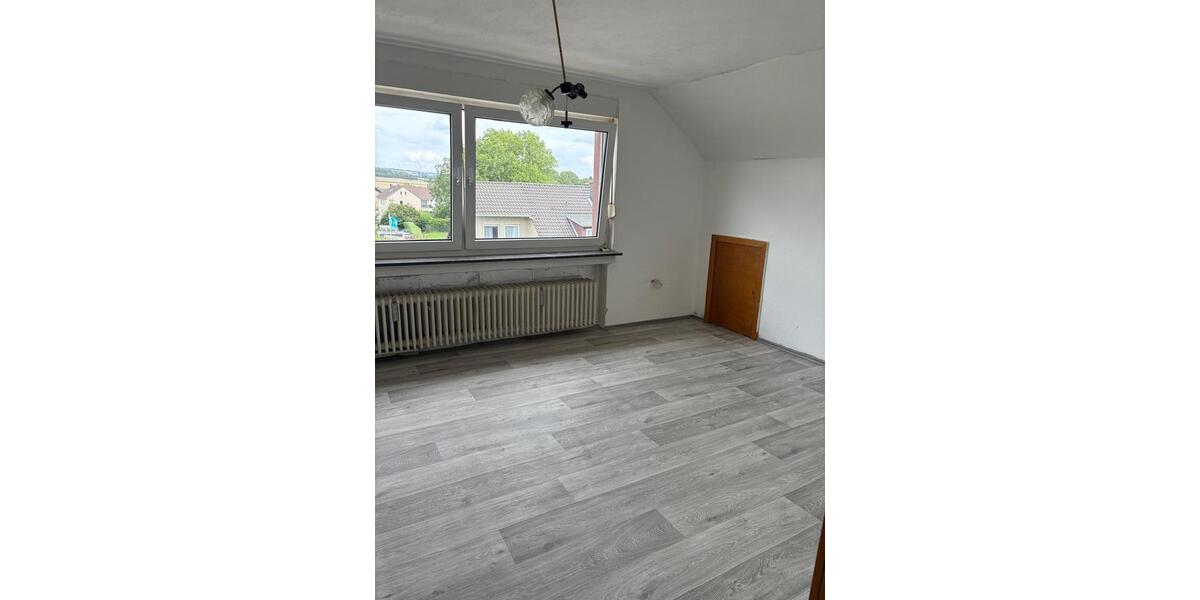 Dachgeschoßwohnung Hessisch Oldendorf - 3 Zimmer, 80 m&sup2;, 800&euro; | Angebot:24378129