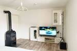 Zentral und schön renoviert: Helle 2-Zimmer-Wohnung + Essküche + Bad, etc., im 1. Stock!