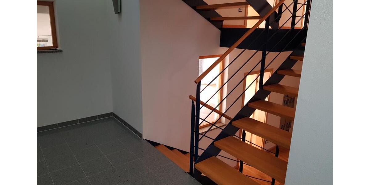 Einfamilienhaus Vohenstrauß - 7 Zimmer, 220 m&sup2;, 1.800&euro; | Angebot:26408409