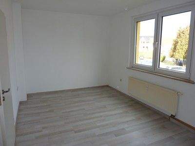 Etagenwohnung Teuchern - 2 Zimmer, 62 m&sup2;, 375&euro; | Angebot:25669896