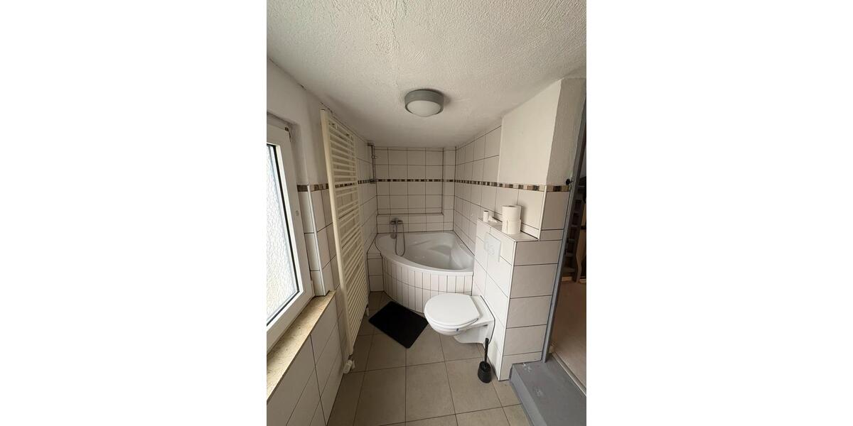 Einfamilienhaus Pohlheim - 8 Zimmer, 240 m&sup2;, 2.200&euro; | Angebot:25032445