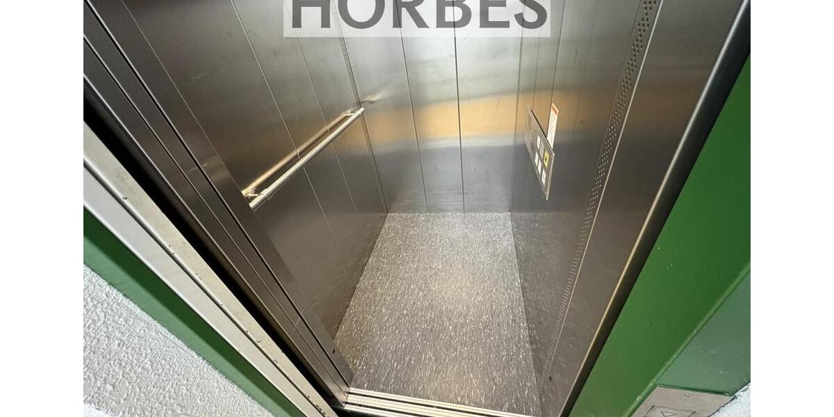 Dachgeschoßwohnung Glauchau - 1 Zimmer, 35 m&sup2;, 260&euro; | Angebot:25988420