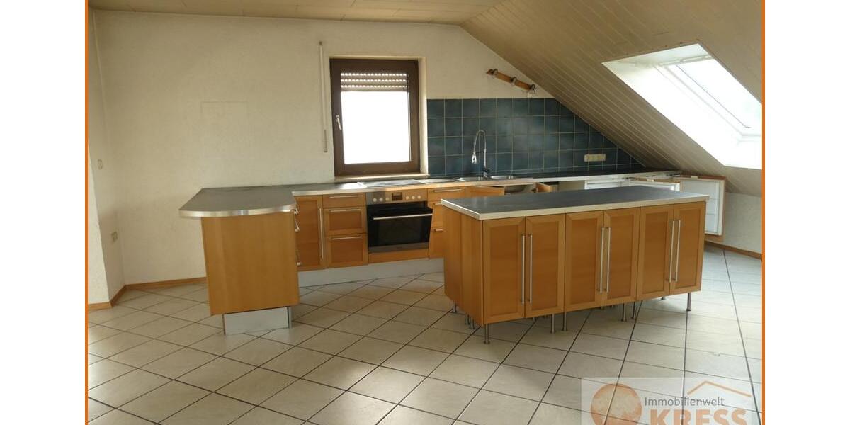 Dachgeschoßwohnung Flieden - 4 Zimmer, 118 m&sup2;, 600&euro; | Angebot:25307981