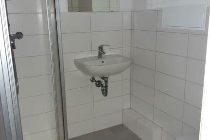 Umzugsbonus... 2 Monate kaltmietfrei!! Großzügige 2 Raumwohnung im 1. OG mit Dusche + Balkon 1 zimmer