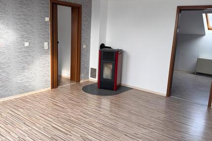 Gemütliche 3,5 Zimmer Dachgeschosswohnung in ruhiger Wohnlage zimmer