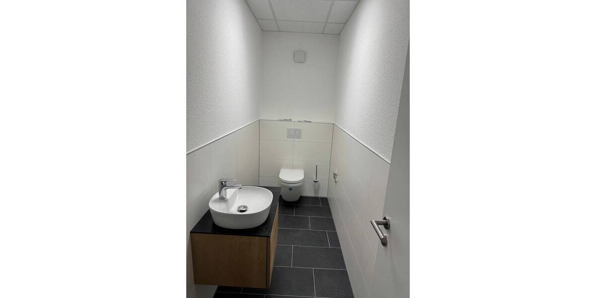 Gewerbeobjekt Lindhorst - 5 Zimmer, 207 m&sup2;, 2.200&euro; | Angebot:23516415