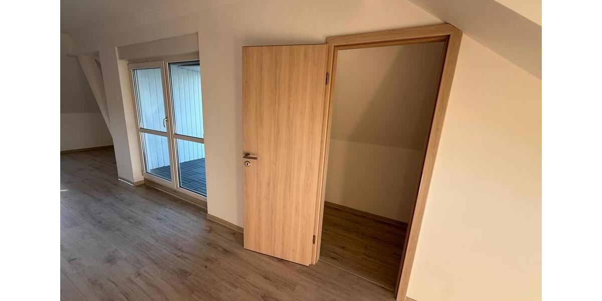 Dachgeschoßwohnung Tonna - 3 Zimmer, 74 m&sup2;, 888&euro; | Angebot:26644749