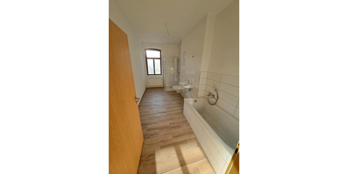Hochparterre Wettin-Löbejün Löbejün - 2 Zimmer, 74 m&sup2;, 570&euro; | Angebot:26631567