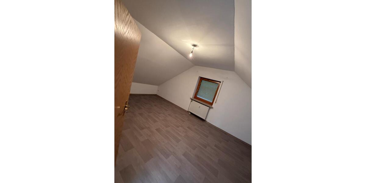 Dachgeschoßwohnung Wernberg-Köblitz Köblitz - 3 Zimmer, 127 m&sup2;, 980&euro; | Angebot:26049406