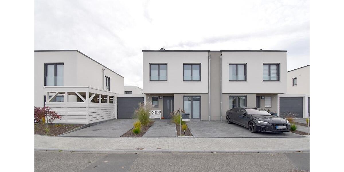 Neuwertig! Energieeffiziente 143m² Doppelhaushälfte mit Garten, Einbauküche und Garage in Straßfeld 5 zimmer