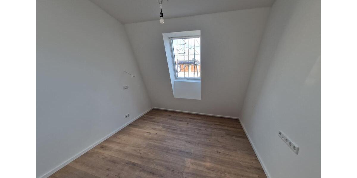 Dachgeschoßwohnung Berlin Mitte - 4 Zimmer, 122 m&sup2;, 2.501&euro; | Angebot:23317054