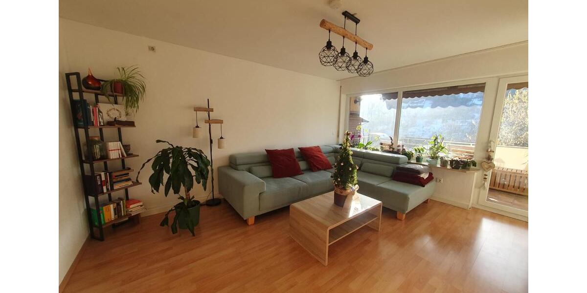 Modernisierte 4-Zimmer-Etagenwohnung mit Balkon und Einbauküche 4 zimmer