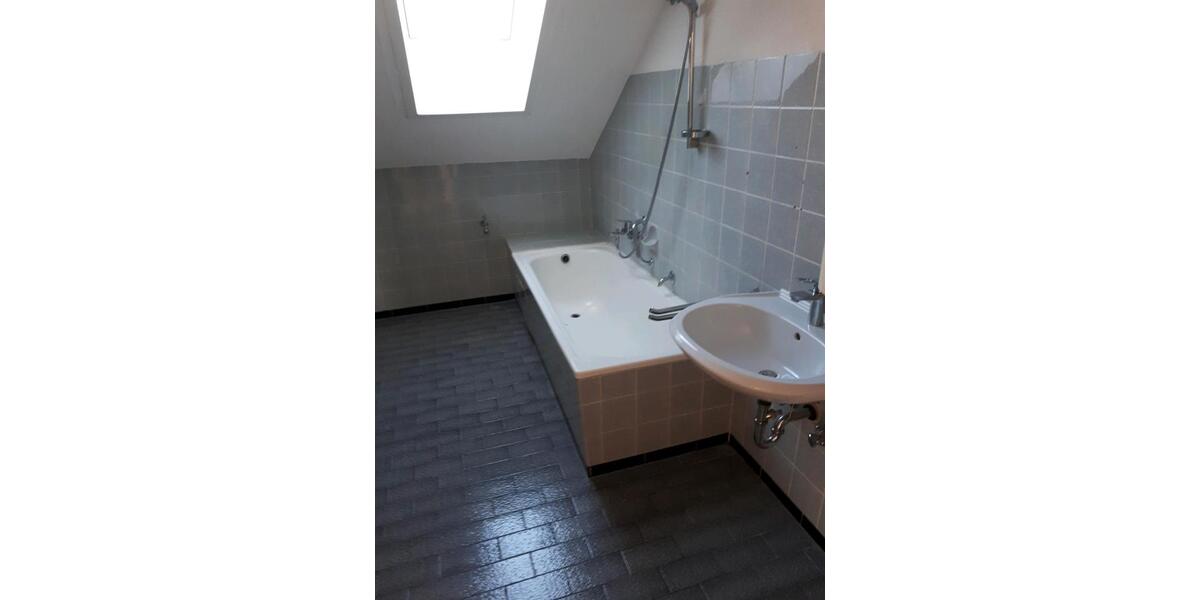 Dachgeschoßwohnung Hüttlingen - 2 Zimmer, 64 m&sup2;, 825&euro; | Angebot:26703747