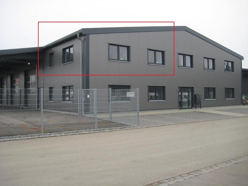 Büro 1. OG 3 Zimmer inkl. 2 Parkplätze WC Küchenzeile