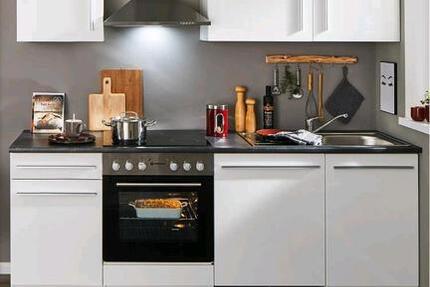 Vollsanierte 2,5 Zimmer Dachgeschoss Wohnung ab dem 01.03.26 2.5 zimmer