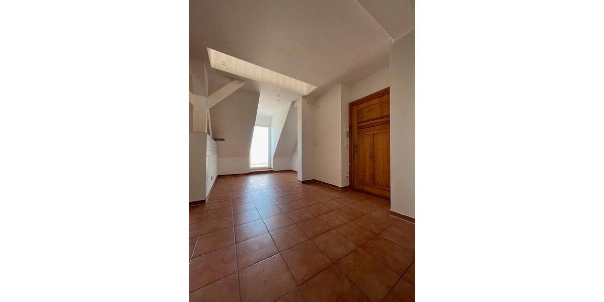 Dachgeschoßwohnung Fürstenwalde (Spree) - 2.5 Zimmer, 64 m&sup2;, 672&euro; | Angebot:26381500