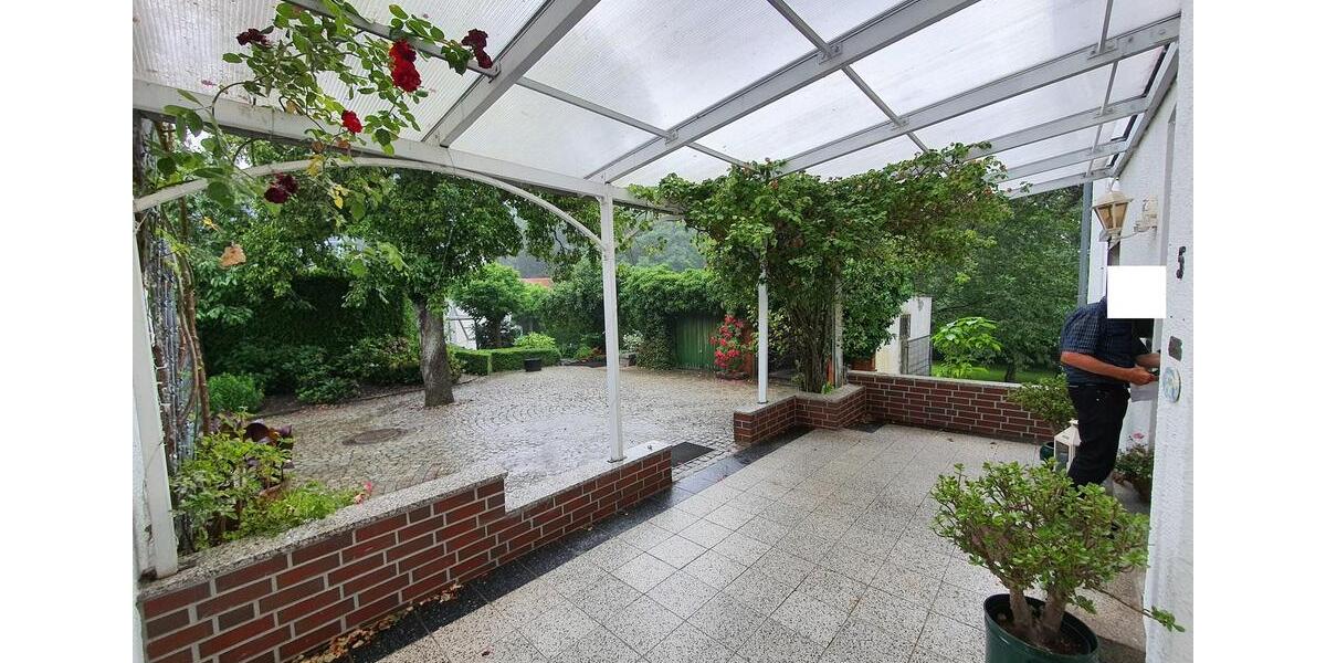 Traumhafte 3 Zimmer EG Wohnung mit zwei Terassen + zwei Garagen + großen Garten zu vermieten 3 zimmer