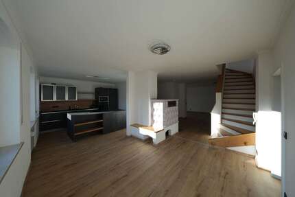 Wohnung Waldmünchen - 6 Zimmer, 240 m&sup2;, 990&euro; | Angebot:27055717