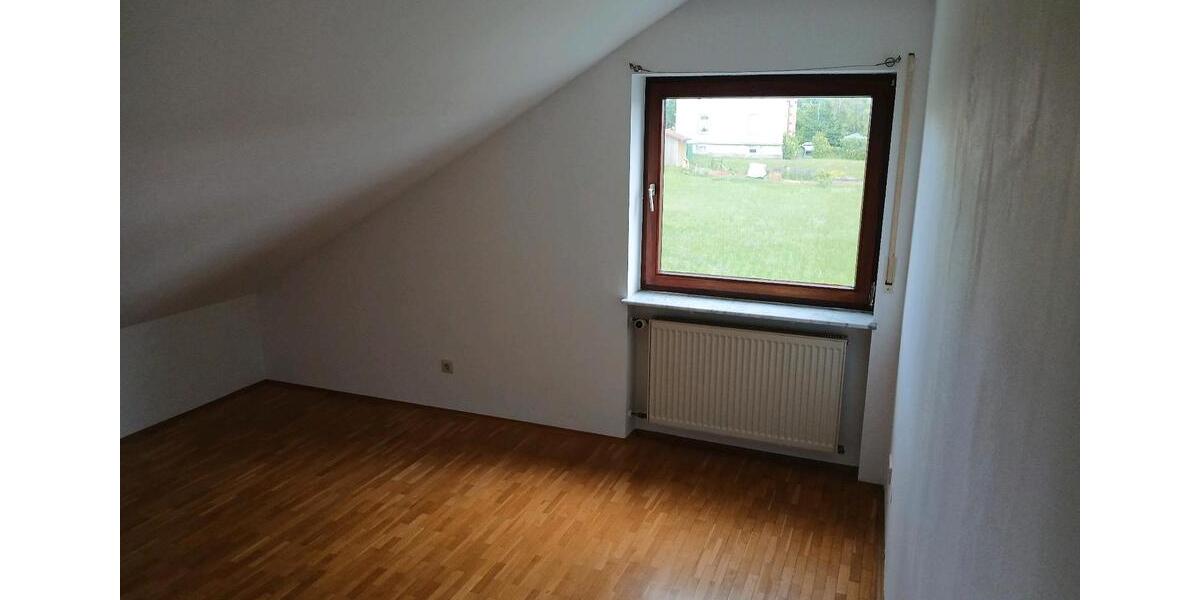 Dachgeschoßwohnung Rottenburg am Neckar - 3 Zimmer, 98 m&sup2;, 900&euro; | Angebot:26496481