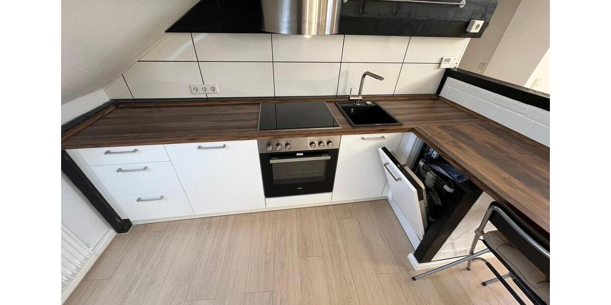 Erstbezug nach Modernisierung: Charmante 1-Zimmer-Dachgeschosswohnung mit EBK 1 zimmer