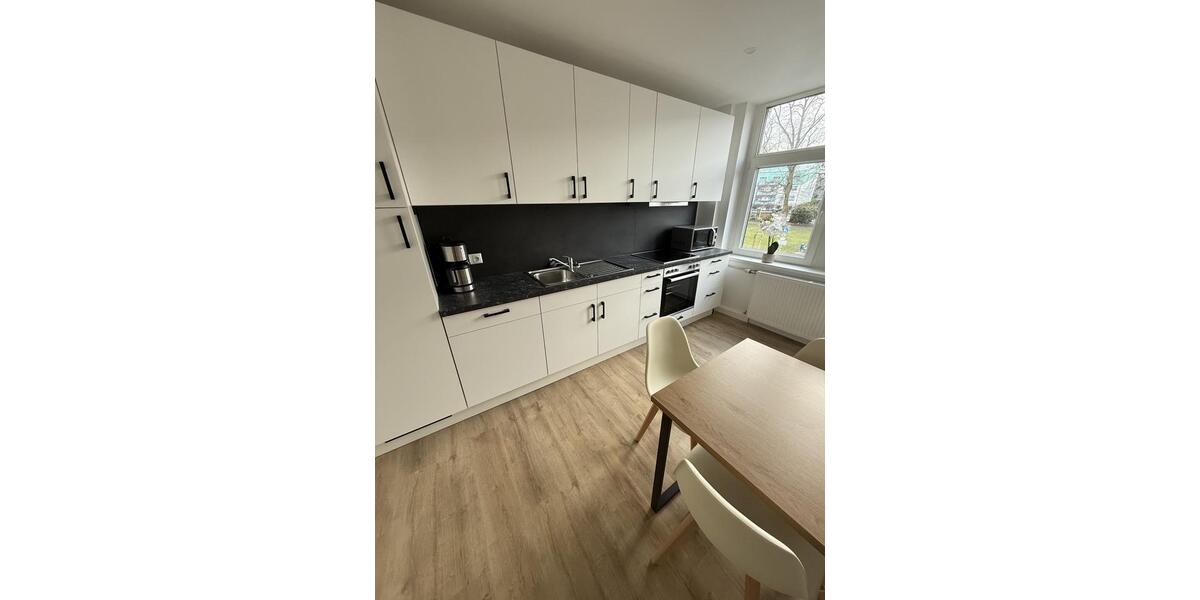 Wohnen auf Zeit Glauchau - 8 Zimmer, 156 m&sup2;, 15&euro; | Angebot:17320207