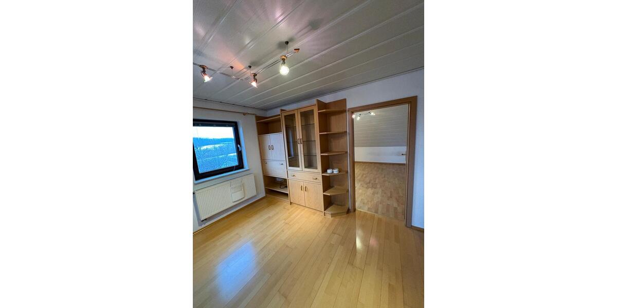 Dachgeschoßwohnung Scheßlitz - 3 Zimmer, 85 m&sup2;, 600&euro; | Angebot:24742089