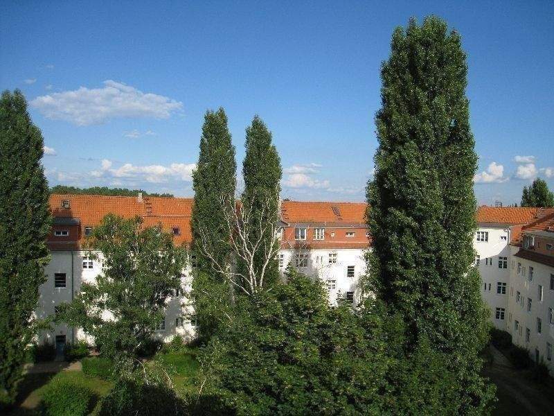 Sonnige 2-Zi-DG-Whg, Bj 2000, auf einem Altbau, 3. OG 2 zimmer