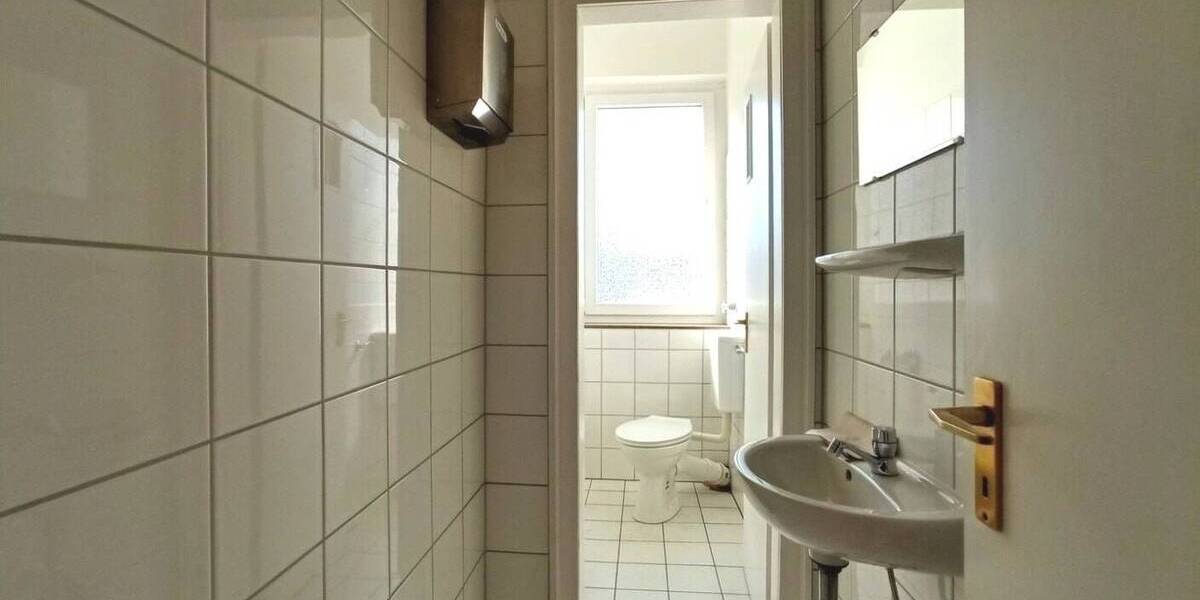 Gewerbeobjekt Kassel Mitte - 7 Zimmer, 1.570&euro; | Angebot:25996556