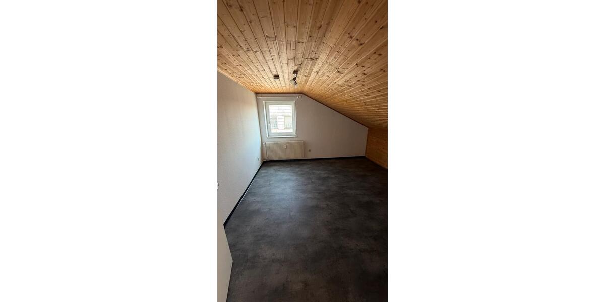 Dachgeschoßwohnung Weiden in der Oberpfalz - 2 Zimmer, 65 m&sup2;, 450&euro; | Angebot:26413853