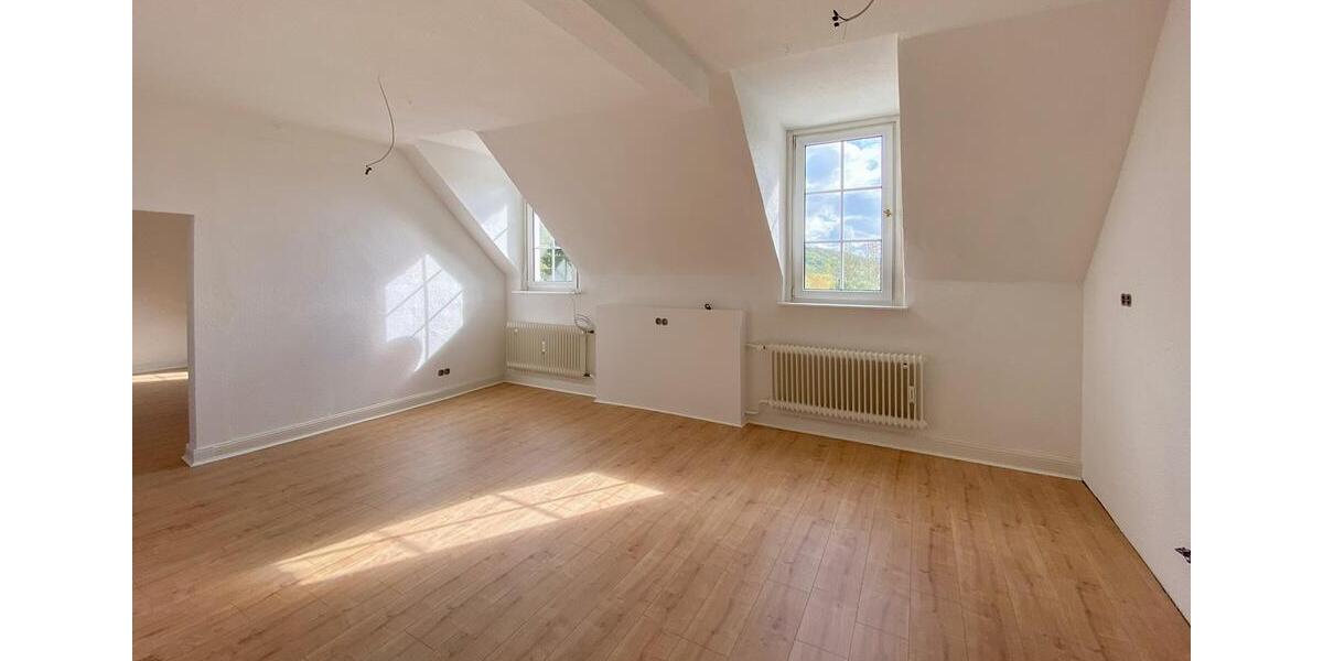 Dachgeschoßwohnung Morsbach - 4 Zimmer, 155 m&sup2;, 1.000&euro; | Angebot:23181341