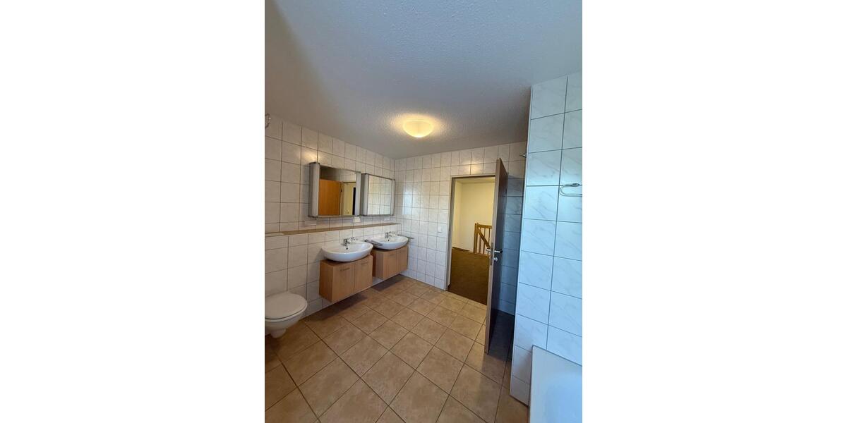 Doppelhaushälfte Kulmain - 4 Zimmer, 135 m&sup2;, 1.290&euro; | Angebot:24785525