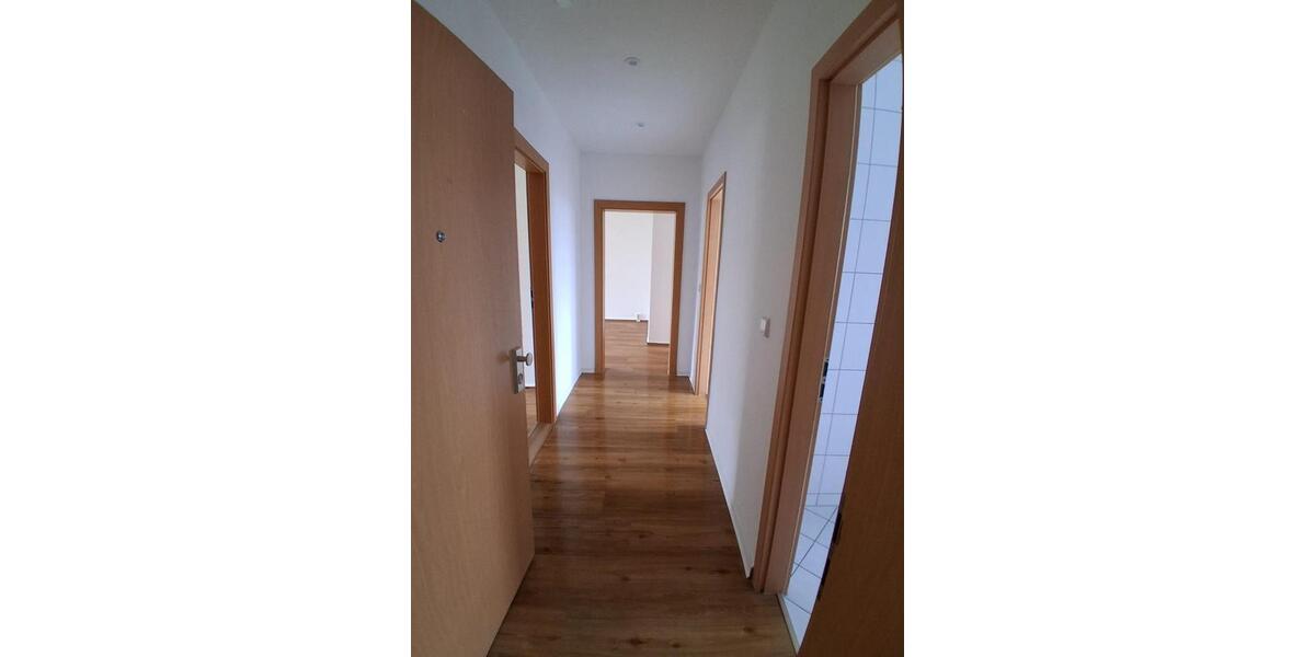 Etagenwohnung Querfurt - 4 Zimmer, 75 m&sup2;, 445&euro; | Angebot:26235228