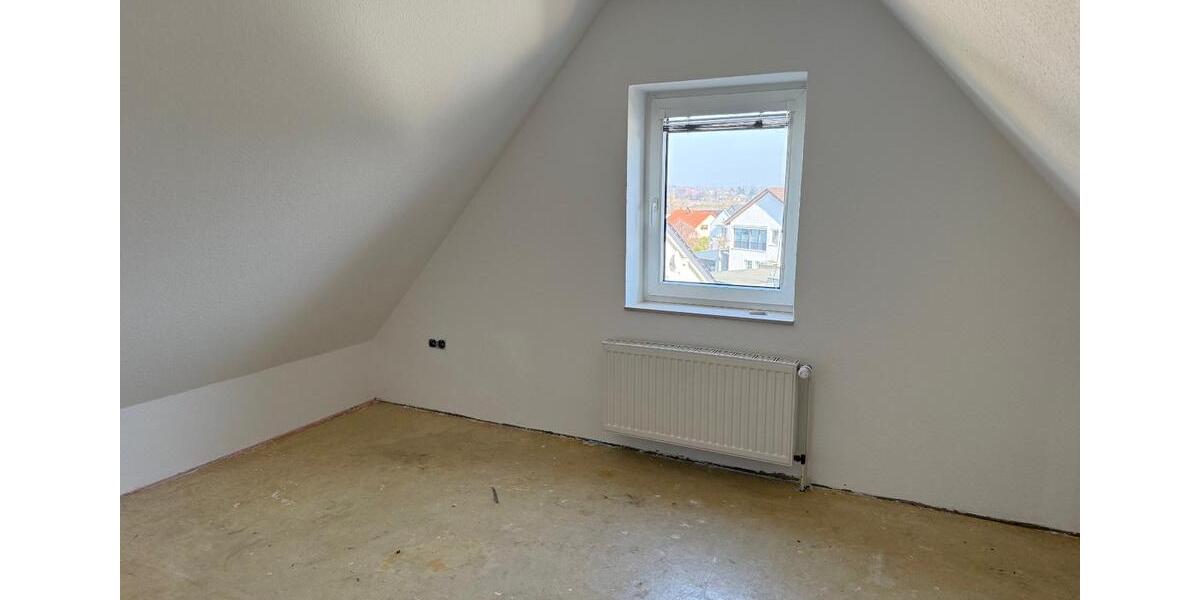 Helle, frisch renovierte Dachgeschosswohnung 5 zimmer