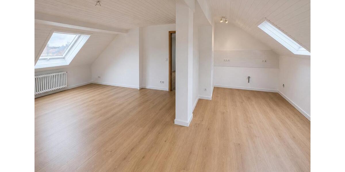Dachgeschoßwohnung Hollfeld - 3 Zimmer, 75 m&sup2;, 500&euro; | Angebot:26680214