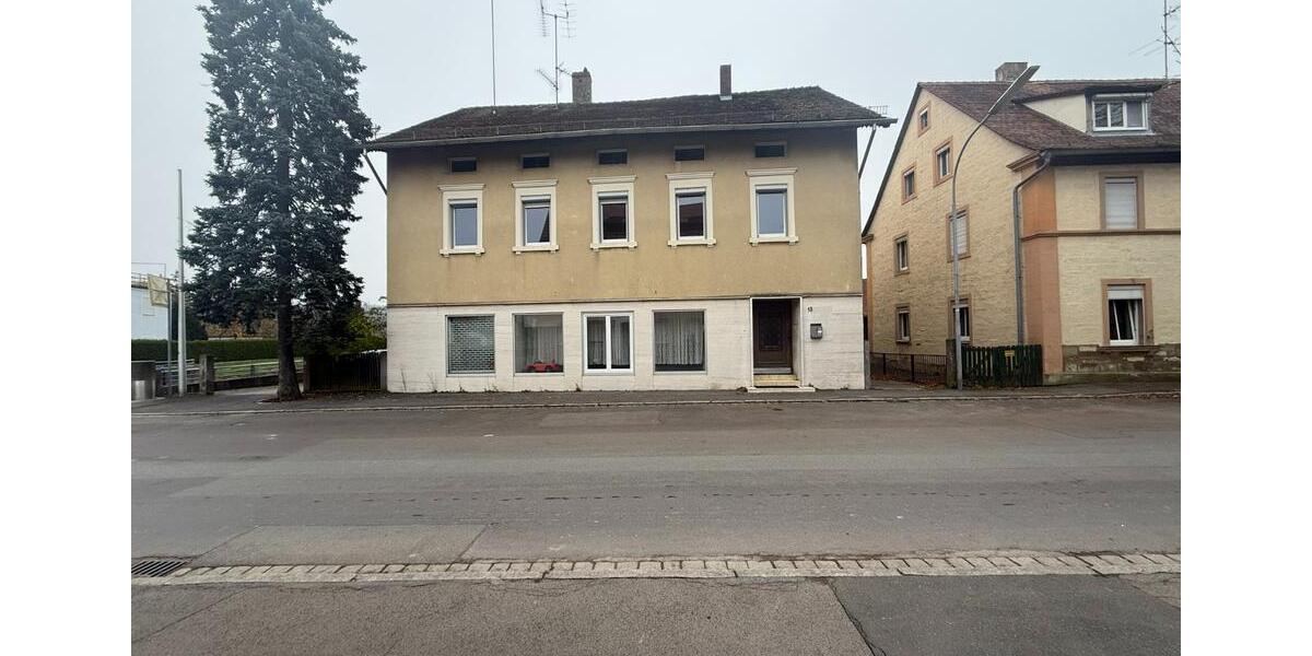 Großzügige, neu renovierte 7-Zimmer-Wohnung mit Terrasse – ideal für Familien 7 zimmer